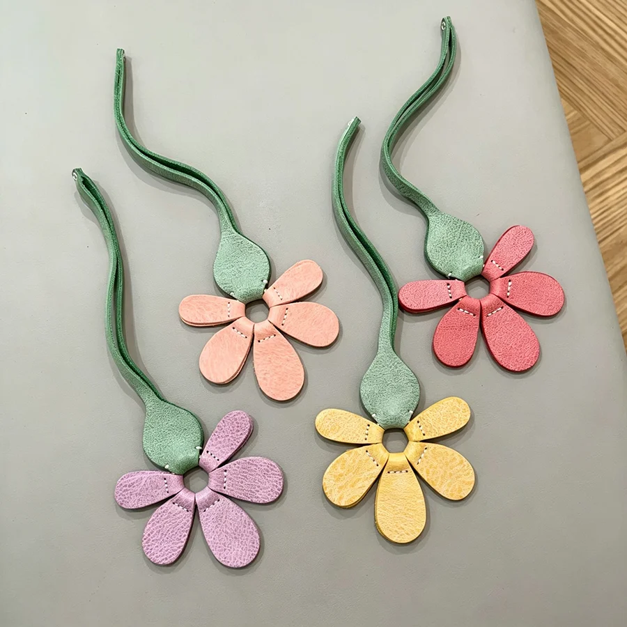 Genuine Leather Flower Pendant Keychain Sweet Girls Women Bag Phone Pendant Trinket Car Key Ring Gift Bag Accessories