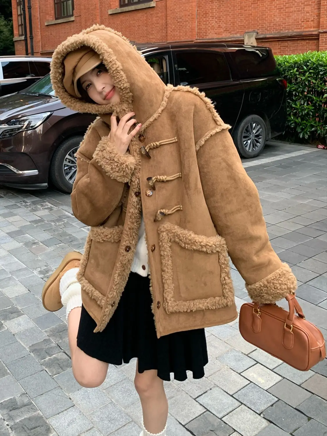 2025 Fashion Winter New Women's Lambhair Coat Loose Commuter Splicing Hooded Cotton Jacket