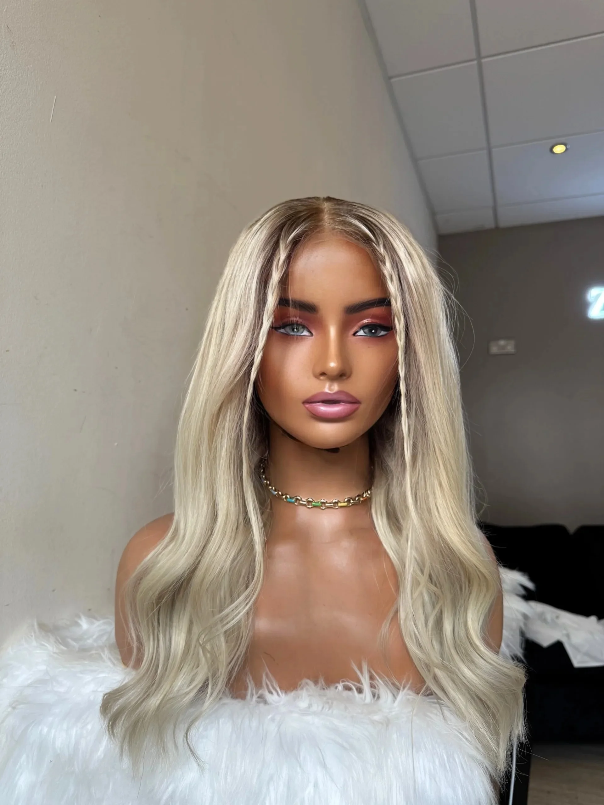 18 Inches Ombre Platinum Blonde Original Factory Cheap Wigs On Clearance Sale Natural Wave Glueless Wigs Synthetic Hair Female