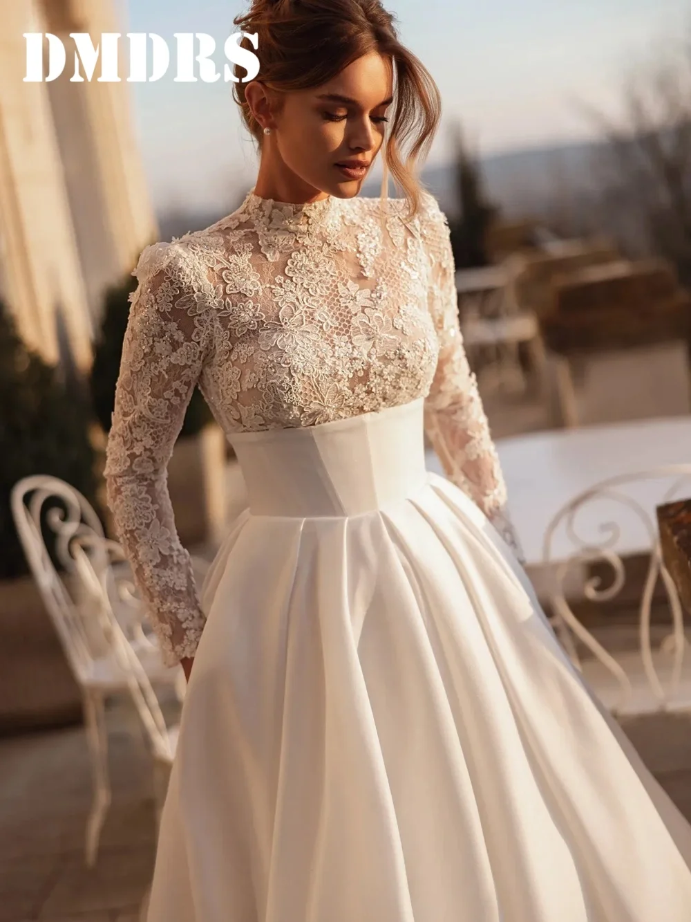 

DMDRS Classic Long-Sleeve Wedding Dress Elegant Round-Neck Lace Bridal Gowns Formal A-Line Appliquéd Floor-Length Wedding Gowns