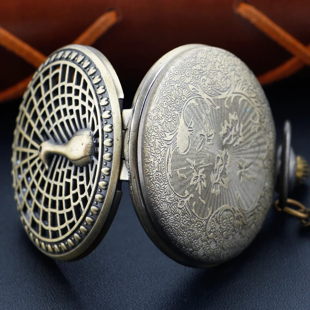 Vintage Bronze Exquisite Beautiful Peacock Bird Quartz Pocket Watch  Necklace Clock Men and Women Christmas Gift Accessories