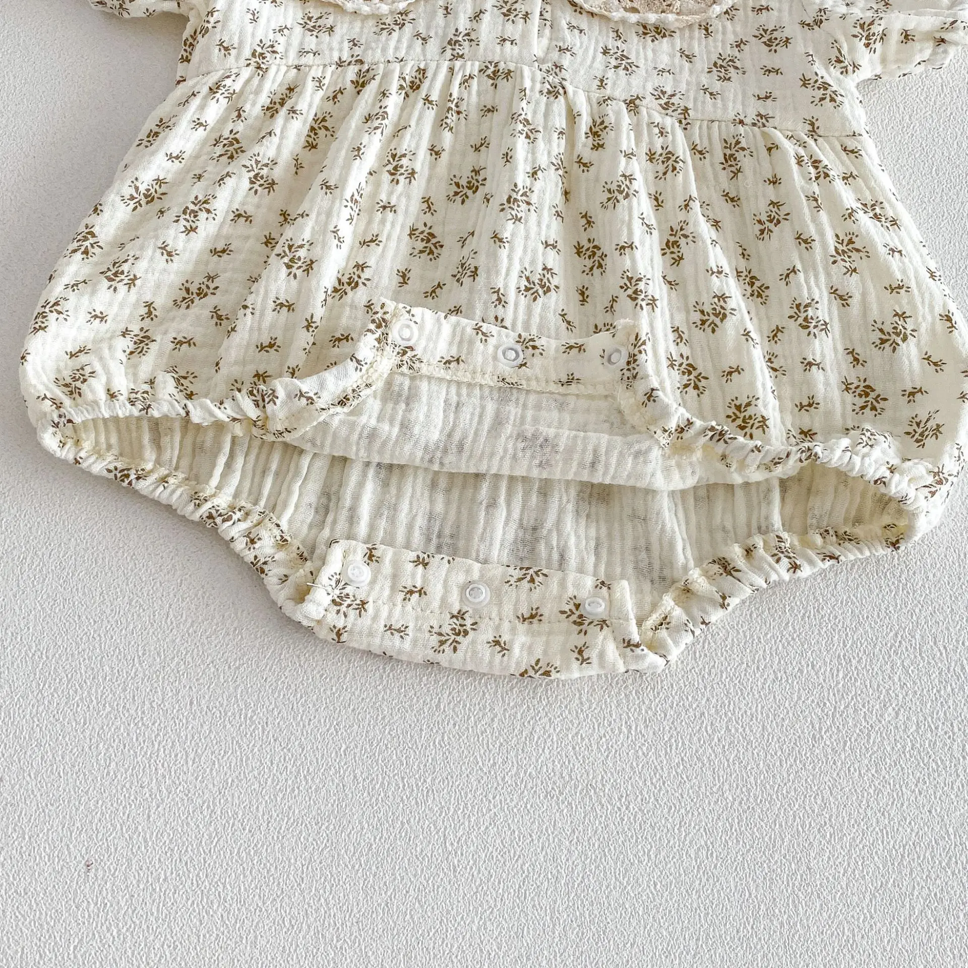 3-24M Sommer-Babybody im pastoralen Stil mit floraler Spitze und Peter-Pan-Kragen für Kleinkinder, Mädchen, weiche Baumwollkleidung – Detail 10