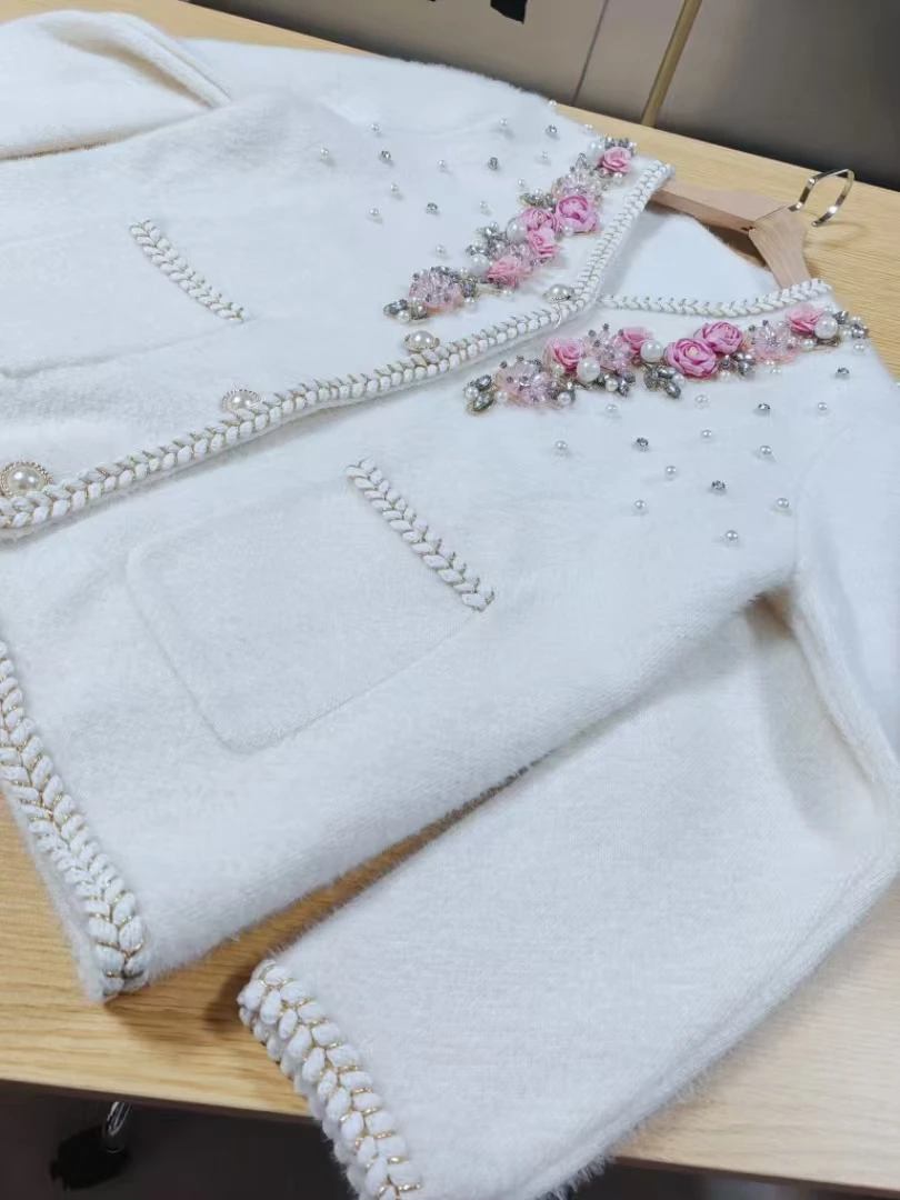 

2025 Trend Autumn Winter Thick Long Sleeve Sweaters Heavy Diamonds 3D Flowers Stitch Knit Outwear Cardigan Coat Woman Clothes