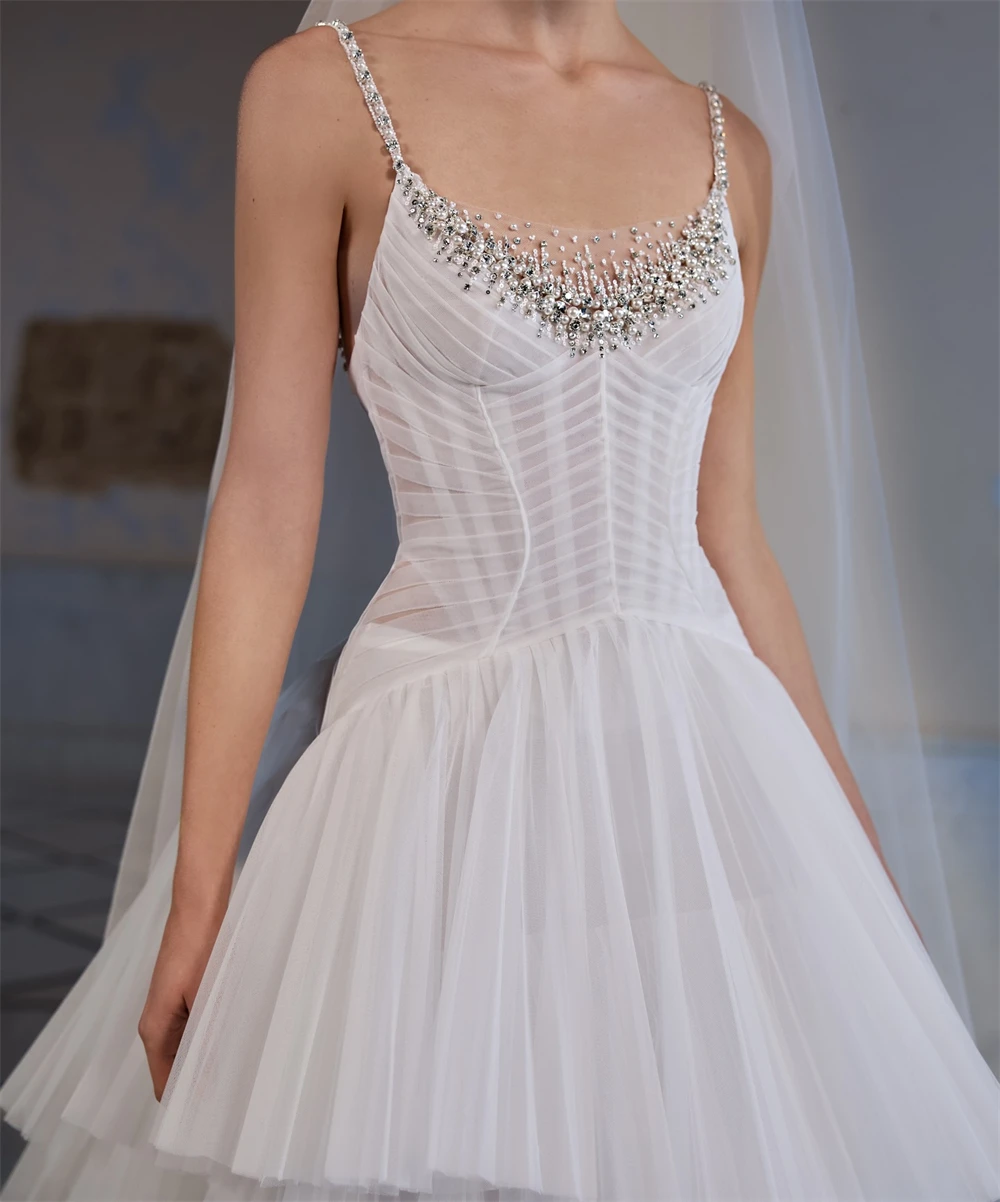 فستان حفلة موسيقية فاخر من التول الأبيض مخصص رائع بدون حمالات بدون أكمام فستان سهرة ناعم ذيل محكمة فساتين مناسبة خاصة