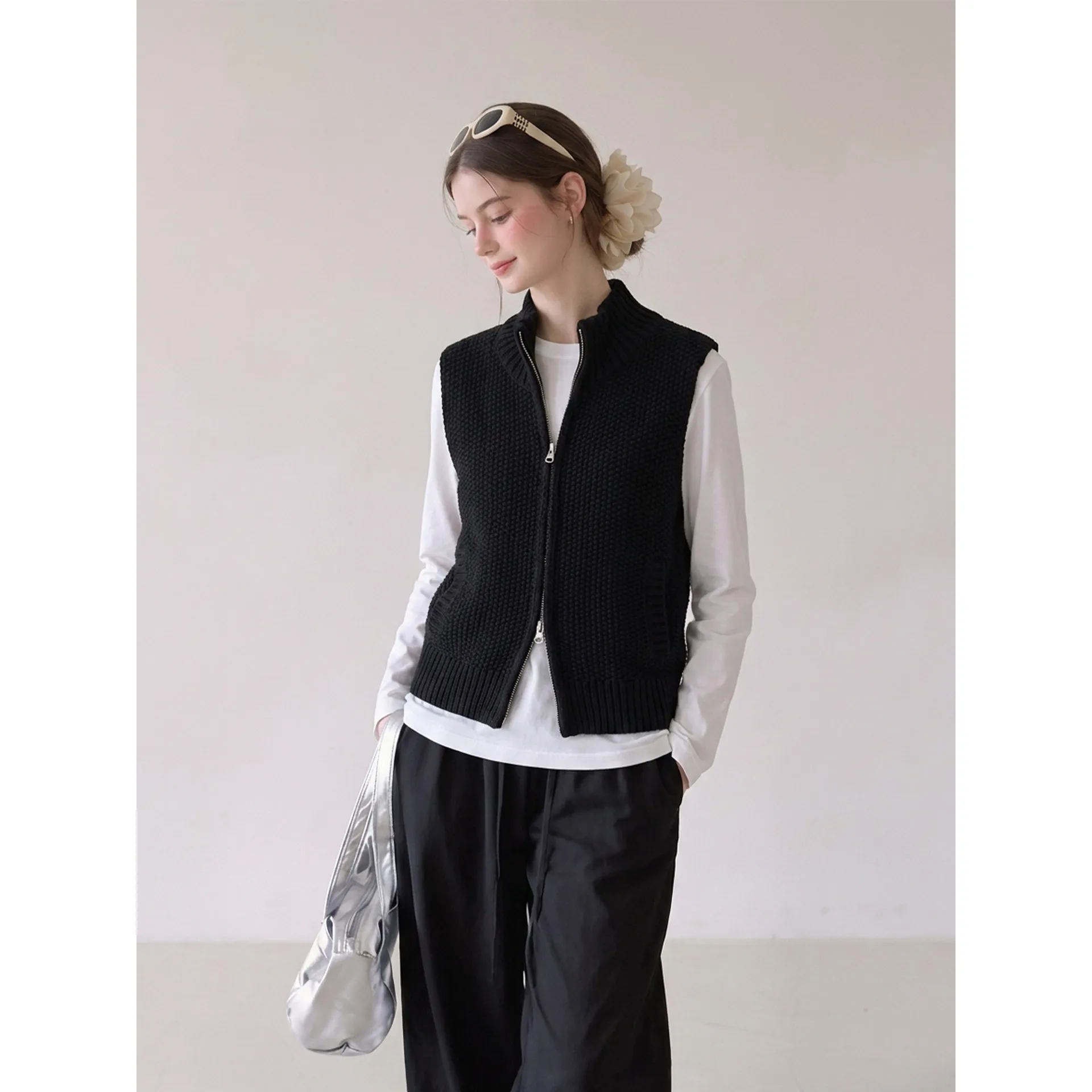 Black high-grade stand-up collar and double zipper cashmere knitted vest vest with a sense of texture and sleeveless top