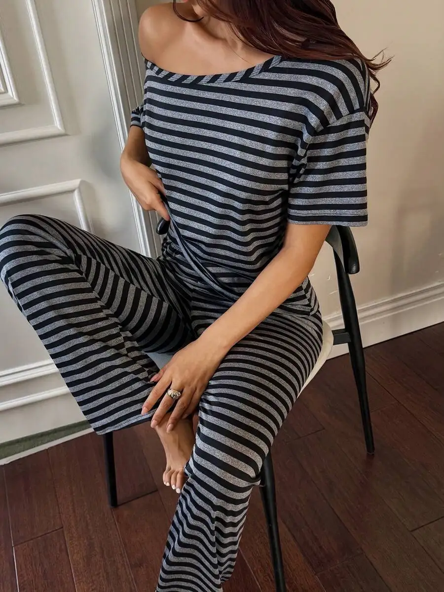 Conjunto de Pijama Casual de Mujer con Hombros Descubiertos y Rayas Tejidas en Negro y Gris