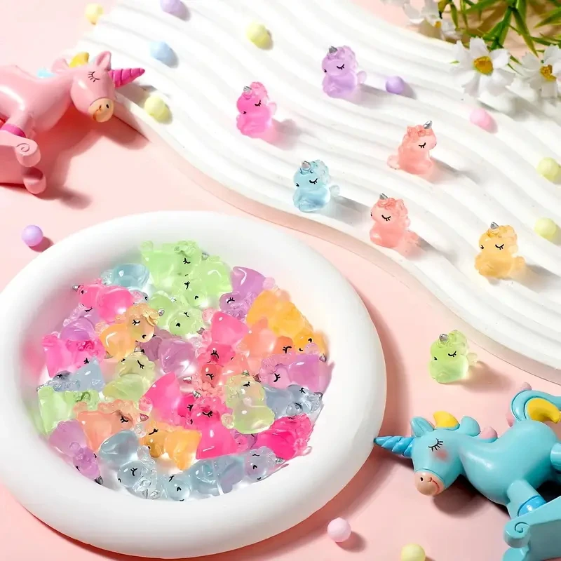 10/20 قطعة تماثيل وحيد القرن الراتنج الصغيرة المضيئة تتوهج في الظلام زخرفة يونيكورن الصغيرة DIY بها بنفسك منظر طبيعي للحديقة الخيالية