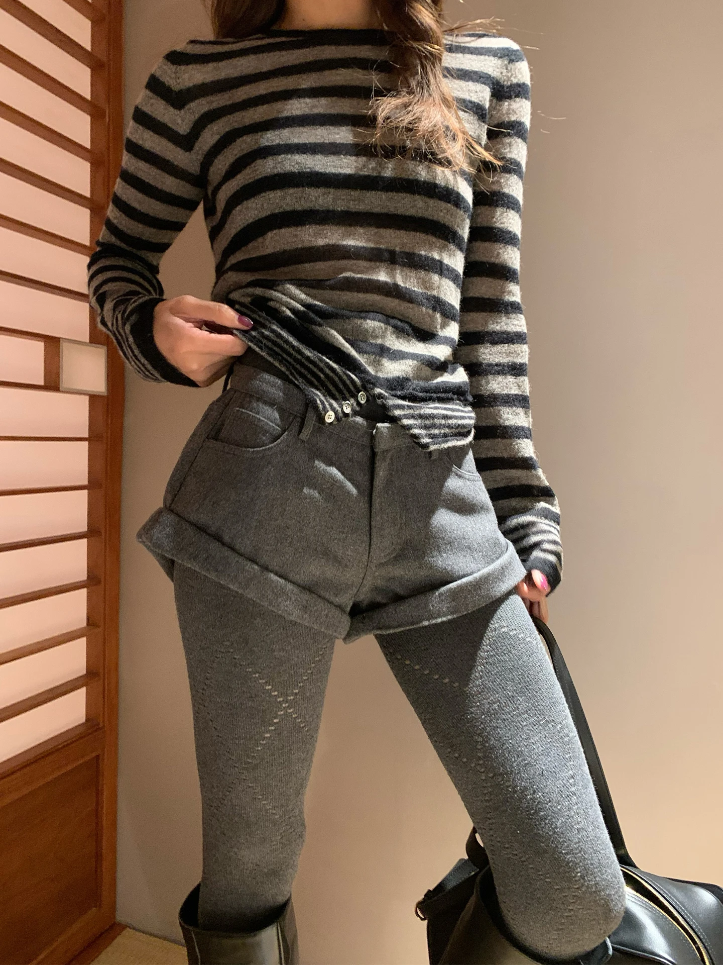 

Повседневные шерстяные брюки для женщин: новая модель весна-осень, расклешенные брюки с манжетами, низкая талия, застежка-молния, модные женские брюки