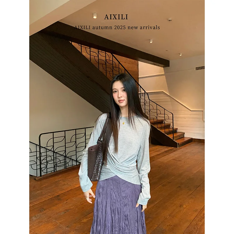 เสื้อถักคอวีทรงครอสพิมพ์ลายสามมิติ ฤดูใบไม้ร่วง 2025