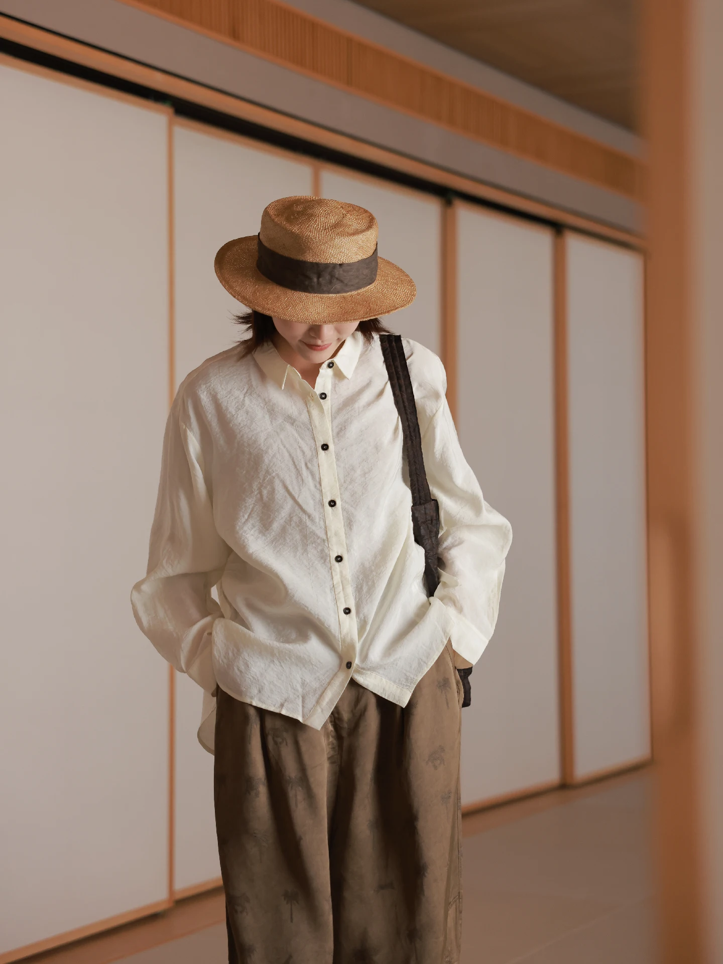 

Рубашка женская в французском стиле, свободного кроя, из хлопка, синяя, с текстурой, с хлопковым воротником, для создания непринужденного образа, универсальная, на весну-лето