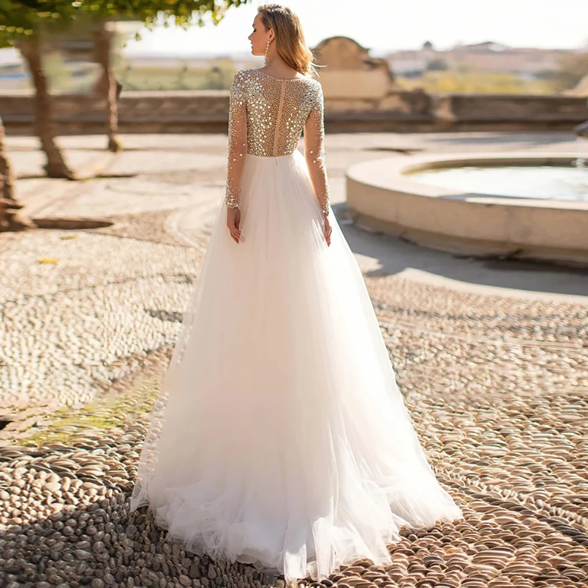 Vestidos de novia de moda, mangas largas, cuentas, apliques de piedra de cristal, vestidos de novia de línea A, bata de tren de barrido trasero con botones personalizados