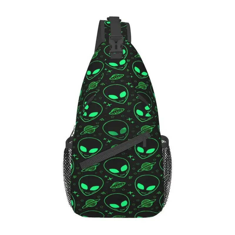 Maßge schneiderte niedliche Aliens und UFO-Muster Schulter taschen Männer Mode Schulter Brust Cross body Rucksack Radfahren Camping Tages rucksack