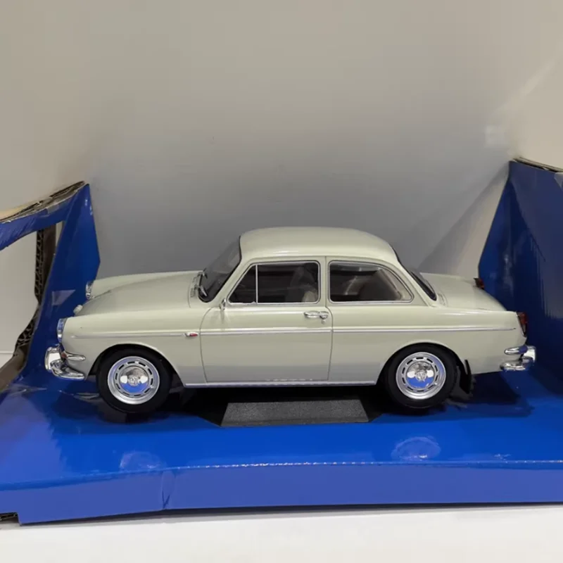 

MCG 1/18 Scale 1500 S GREY Car Model Static Collection Decorated Holiday Gifts Toys Souvenir Gift