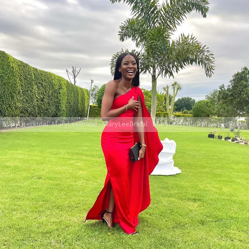 One Shoulder Red Bridesmaid Dresses with Long Cape Side Slit Mermaid Bridal Party Gowns Maid Of Honour Dress Customized Robes