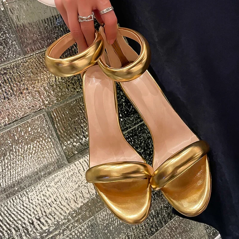 2023 Open Toe Round Head Gold High Heel Sandals 43 Sexy Pointed Silver Lacquer Leather Sandals Fashion Candy Color Women Shoes