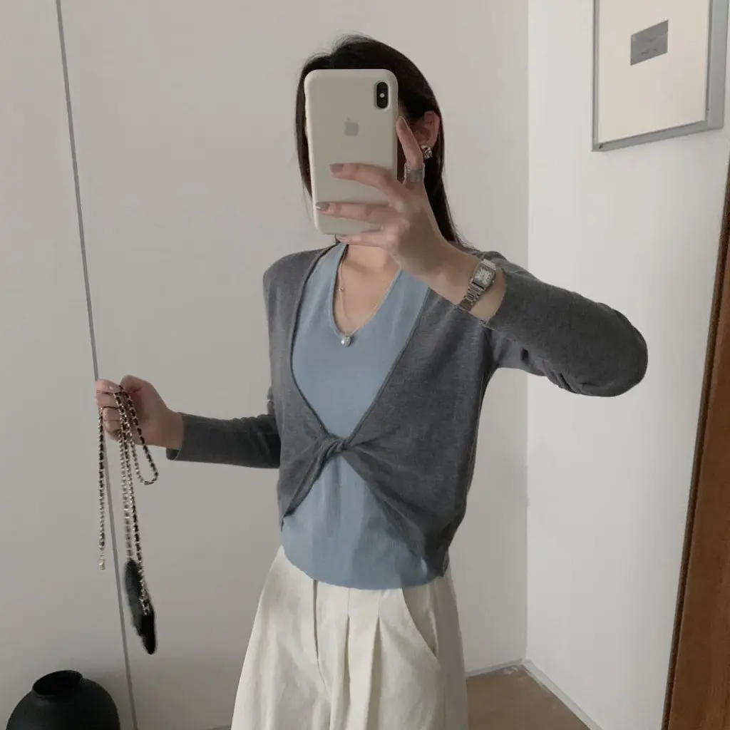 

Women's Contrast Color Neck Pullover Sweater Korean Style Elegant Fake Two-Piece Top Autumn Fashion Gentle Design
