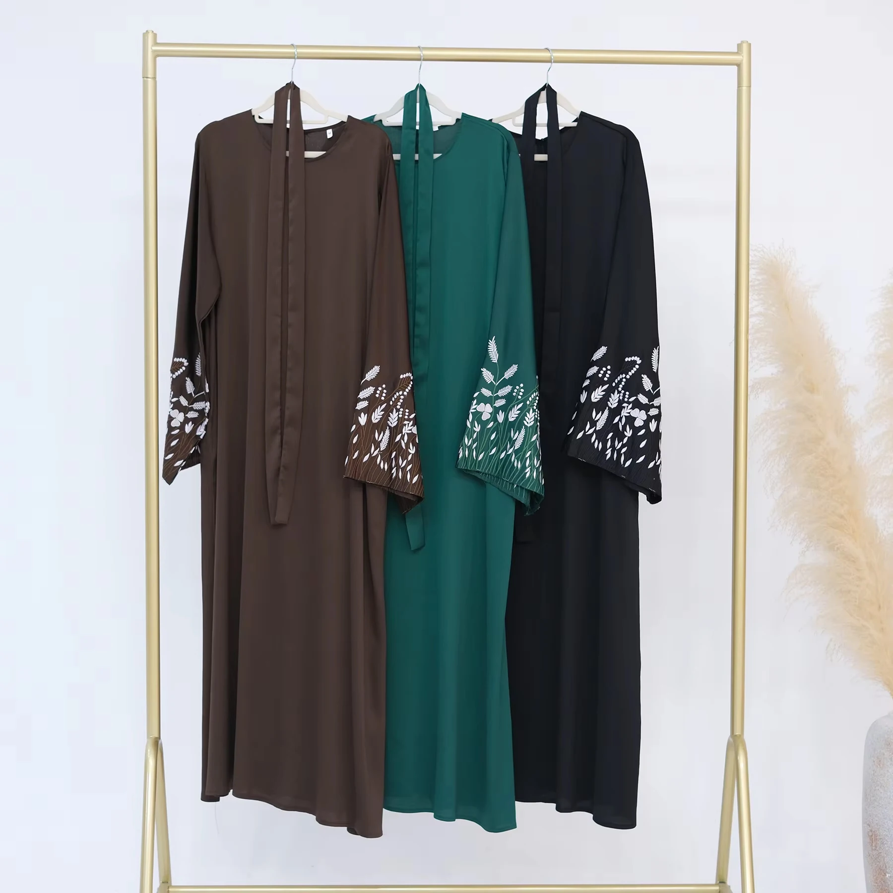 2024 Saudi Arabia Embroidery Muslim Modest Dress for Women Eid Dubai Abaya Luxury Islamic Turkey Holiday Party Jalabiya Clothing