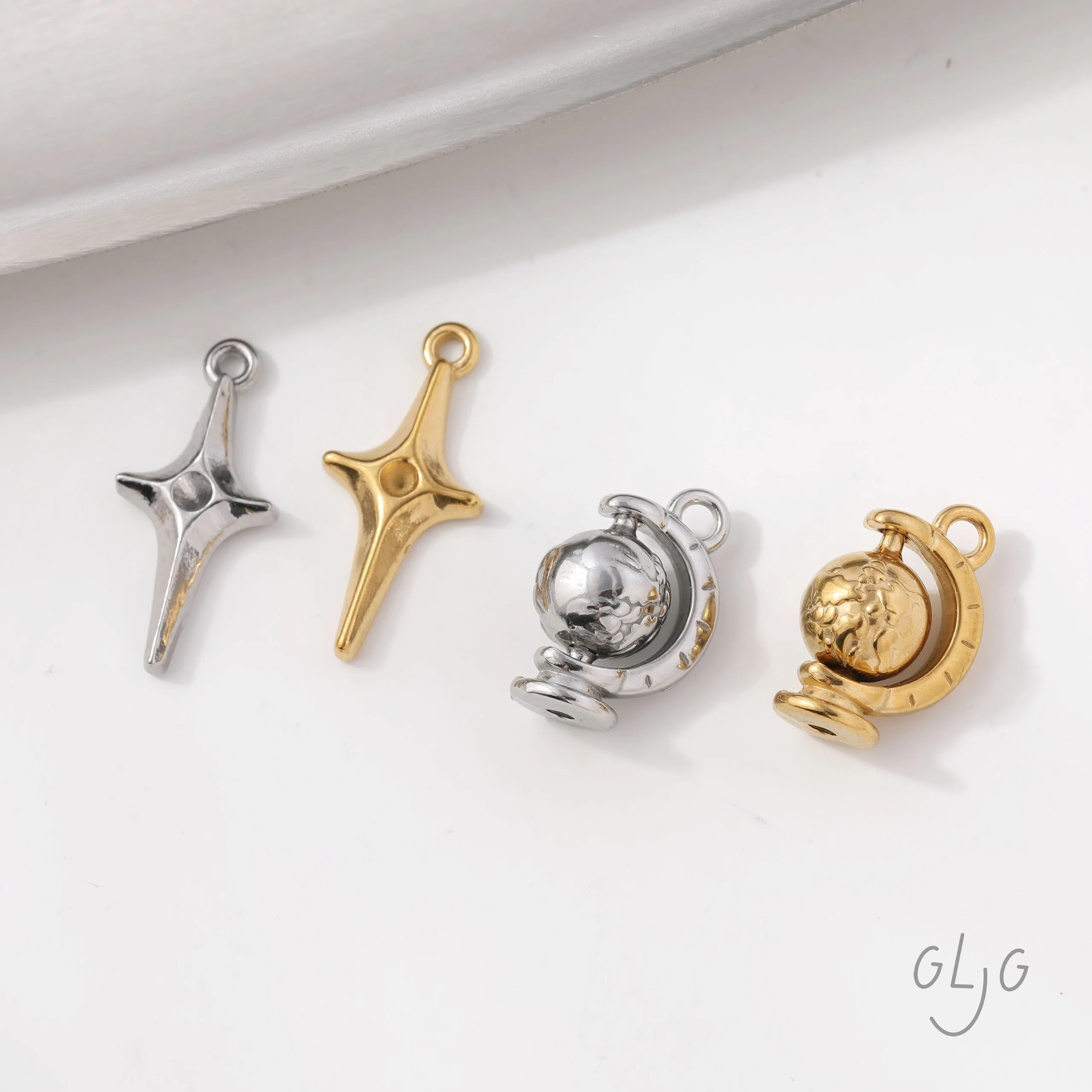 pingente-reversivel-de-cruz-e-estrela-em-aco-titanio-banhado-a-ouro-com-globo-terrestre-para-pulseira-e-colar-artesanais-diy