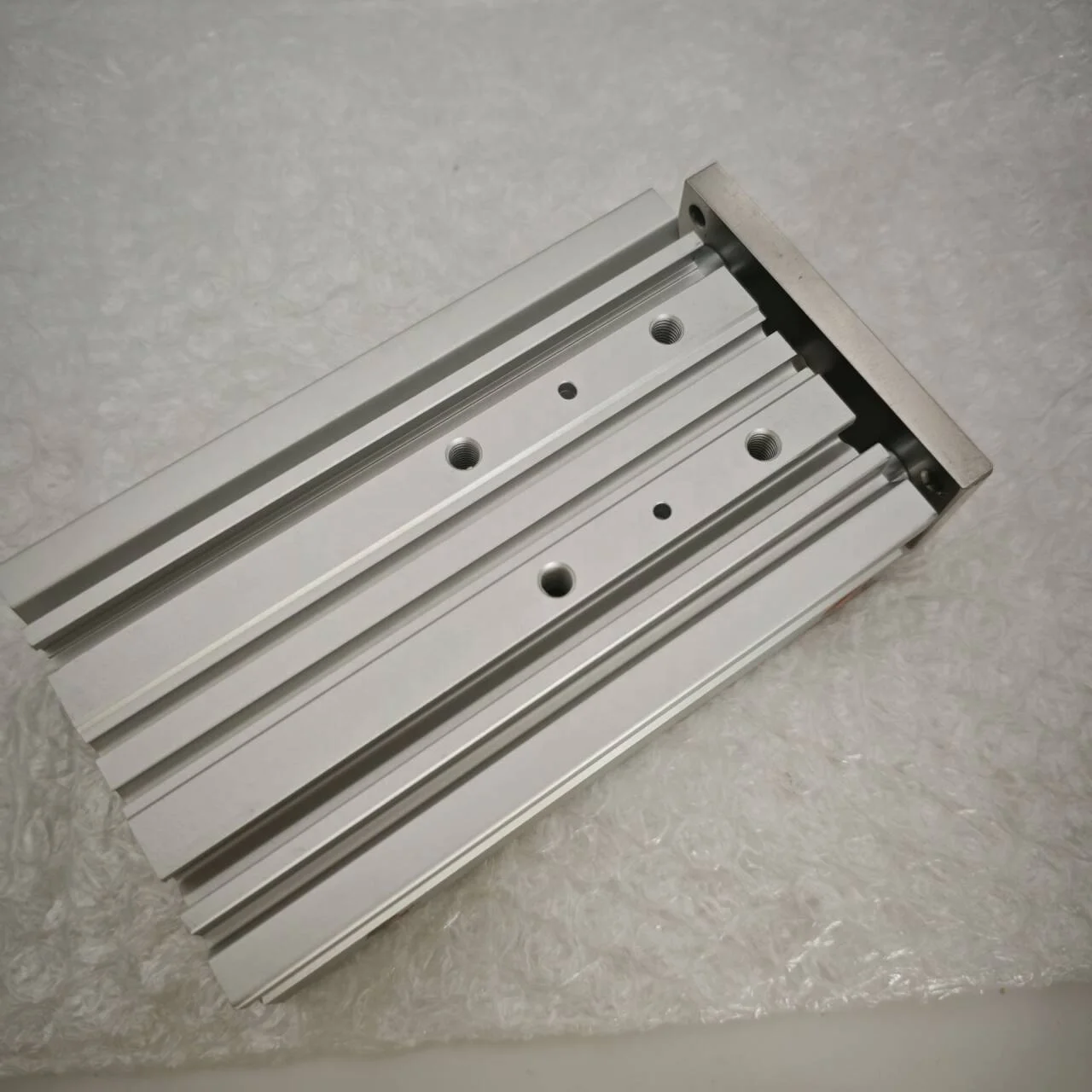 Cilindro sottile originale SMC con buffer d'aria MGPM20TF-75AZ Cilindro sottile con asta di guida