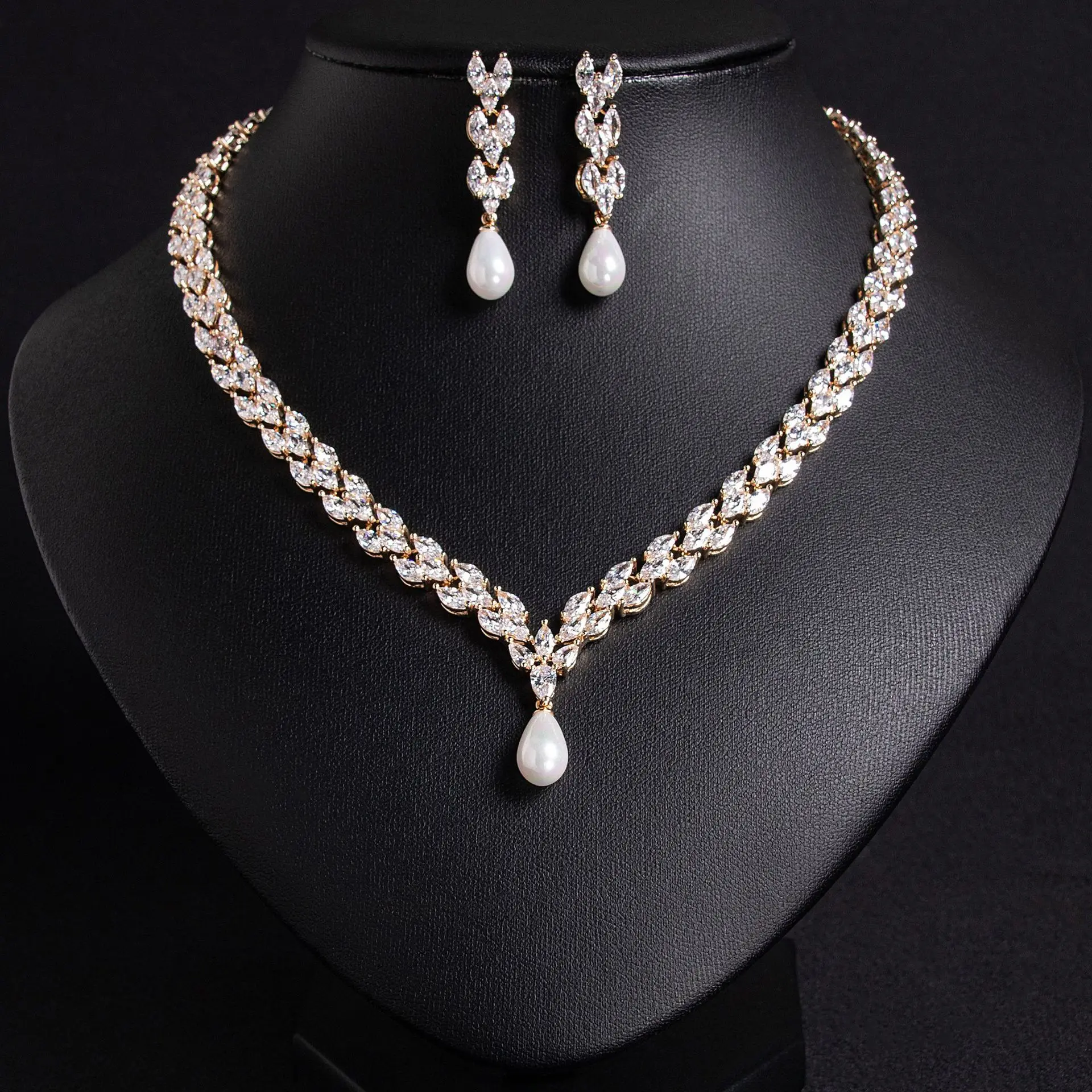 

Light luxury zircon pearl pendant necklace women's luxury European and American dress banquet socialite ins style earrings set w