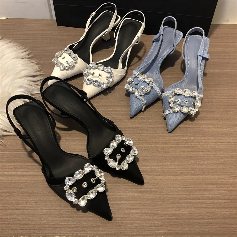 Szpiczaste sandały na pasku damskie kwadratowe guziki Rhinestone eleganckie designerskie sandały satynowe błyszczące niskie obcasy Denim buty typu