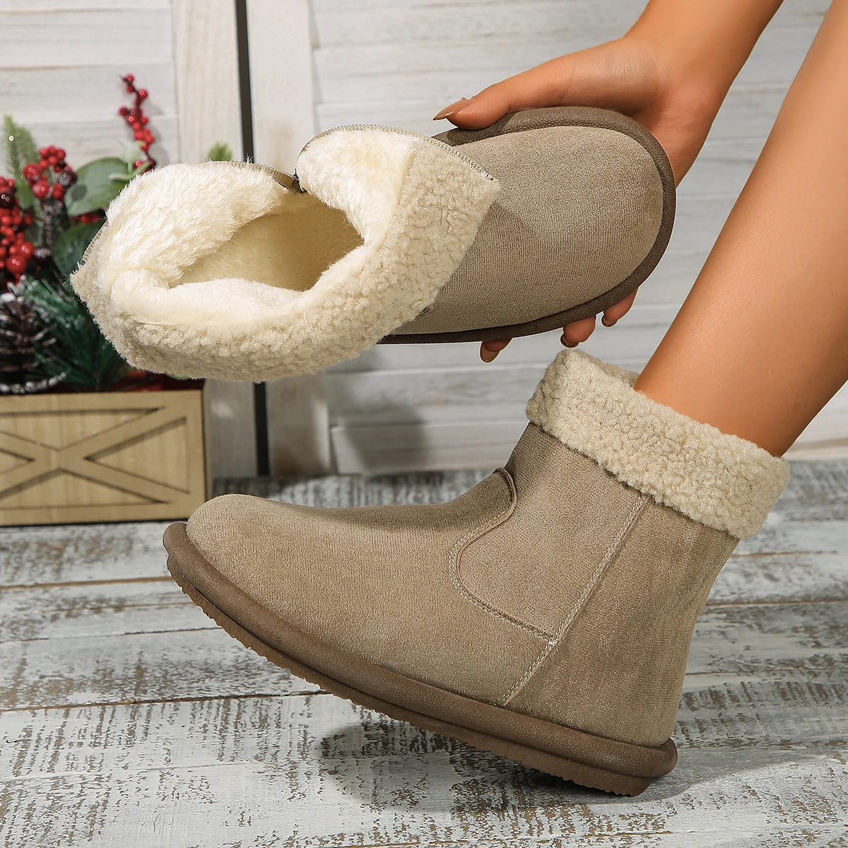 

Новые женские зимние ботинки 2025 года, утепленные бархатные теплые хлопковые ботинки с круглой головкой, легкие и удобные короткие ботинки Fury