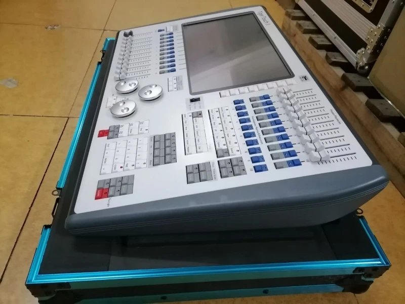 16 canali uscite Tiger Touch 2 II console Professional disco stage light controller DMX con flightcase