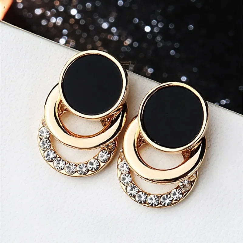 Elegant Gold Round Stud Earrings for Teens - Shiny Black Round Charms, Zinc Alloy with Stainless Steel Posts, Perfect for Weddings and Parties, Party Accessories|Elegant circular pendant|Zinc alloy earrings, suitable for teenagers