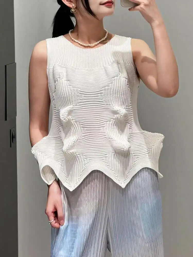 FOLD Babyoung 2025 Fall New Pleated Women's Tops Bud Sleeveless T-Shirt Female Irregular Solid Color Knitwear