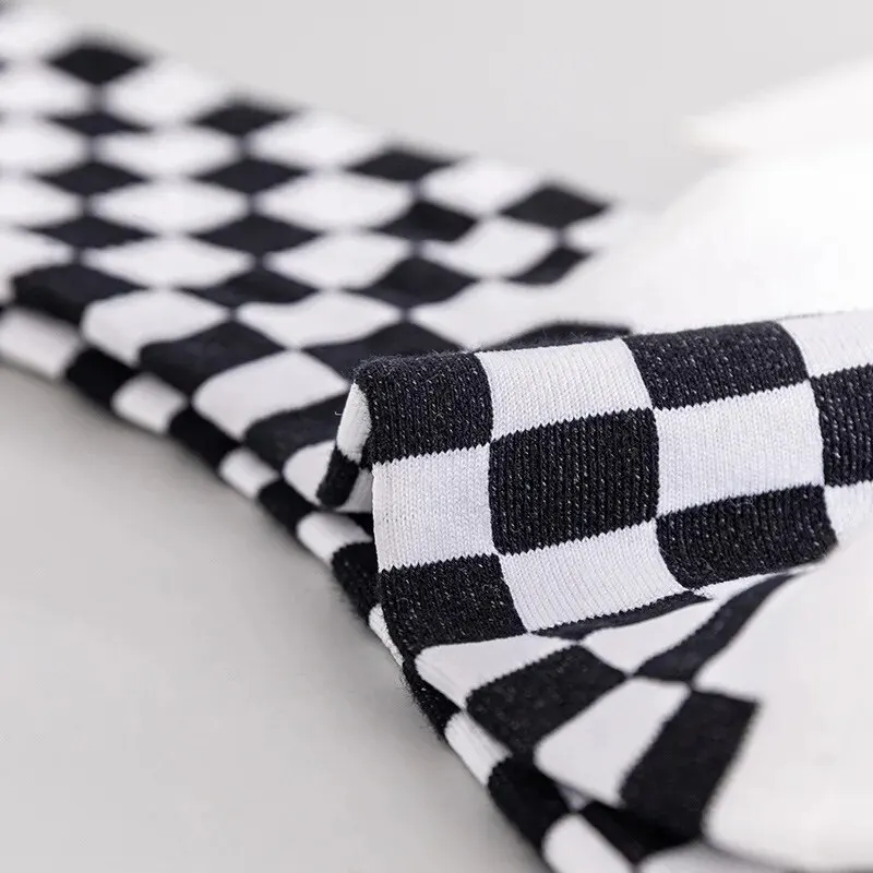 2 Pairs/Set Couple Socks Black White Plaid Patchwork Current Fashion Middle Tube Sock For Daily Sports Suit In All Seasons