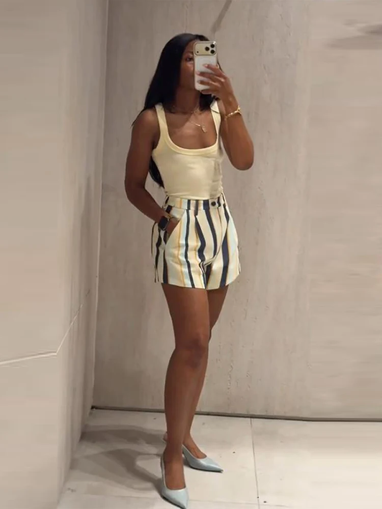 Midi-Shorts mit Streifenmuster für Damen, Streetwear-Stil, Einzelknopfverschluss, Taschen, Paneel-Design, Locker Sitzende Kurze Hose, Modische Damenkleidung für Party und Straße – Detail 3