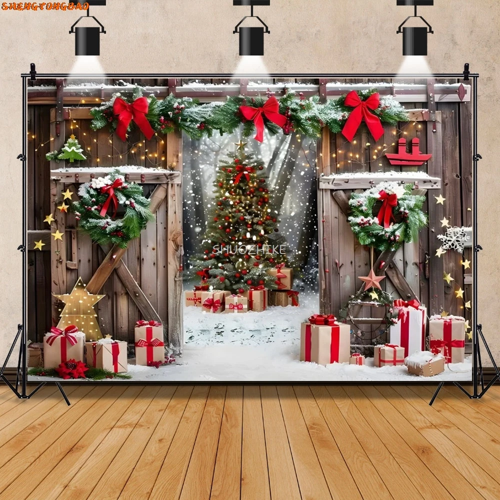 คริสต์มาสไม้ Barn ประตูการถ่ายภาพพื้นหลังของขวัญต้นคริสต์มาส Village Holiday Party ครอบครัวเด็กฉากหลัง CF-30