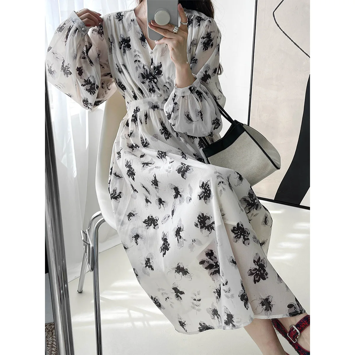 

French V-neck dress women's vintage floral midi chiffon waist puff sleeve dress