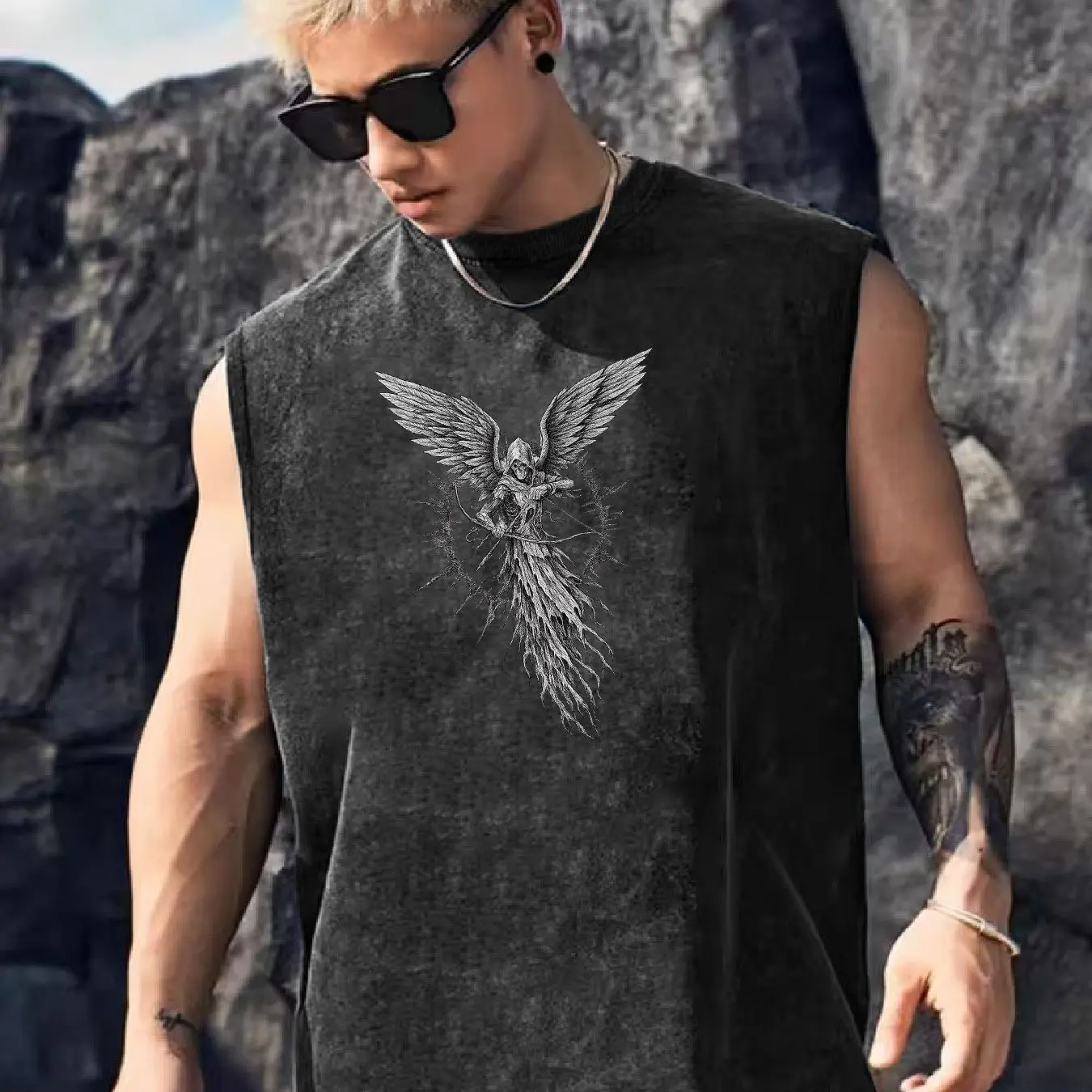 Men's vintage street-style washed vest, vintage washed effect, dark style, sleeveless vest.