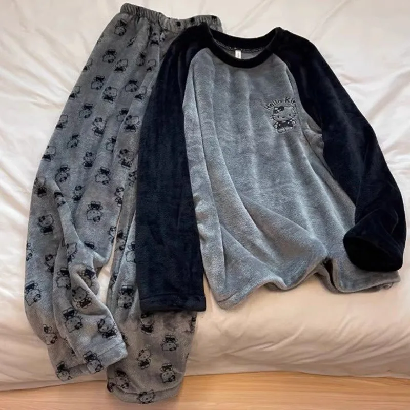 

Плюшевый теплый пижамный комплект Hello Kitty для женщин — уютная одежда для сна с графическим верхом и брюками с принтом, повседневная зимняя одежда