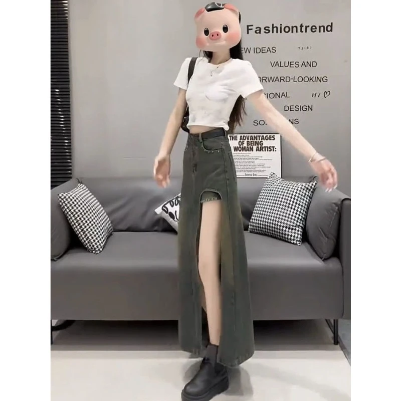 

The New Summer Style High-waisted Mid-length A-line Denim Skirt with A Beaded Slit Design Is Fashionable for Women Individuality