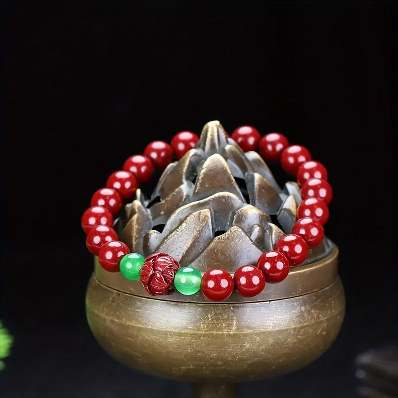 The new cinnabar bracelet is simple and versatile, fresh and fashionable.