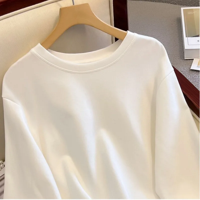 White Medium Long Sleeved T-shirt for Women in Autumn and Winter with Velvet and European Products Paired with a Hoodie as The