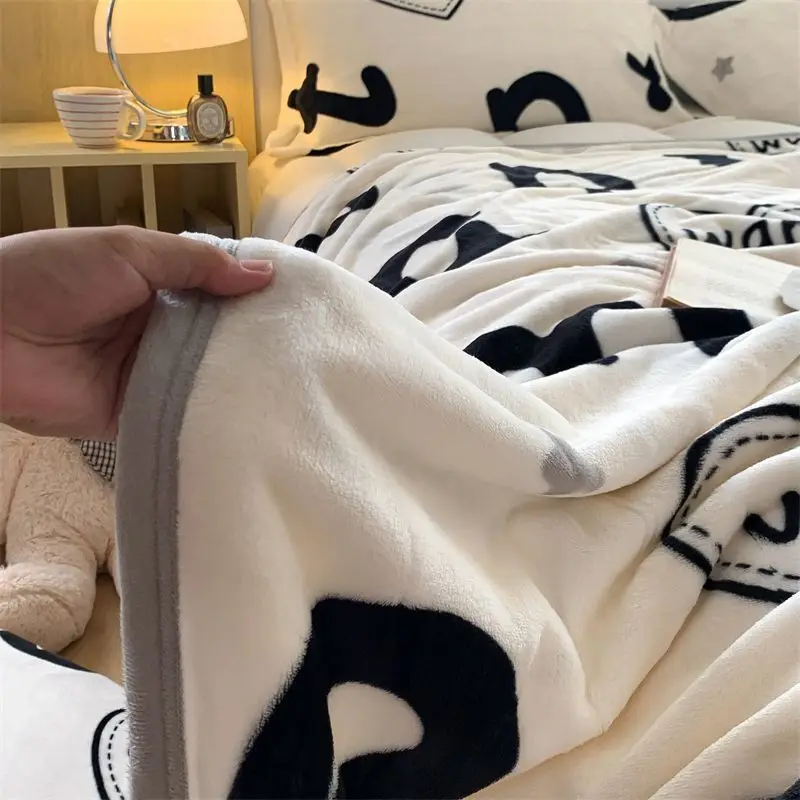 الفانيلا المخملية لحاف تكييف الهواء أريكة قيلولة بطانية المفرش واحد مزدوج الملكة غطاء سرير كينج السفر مكتب رمي