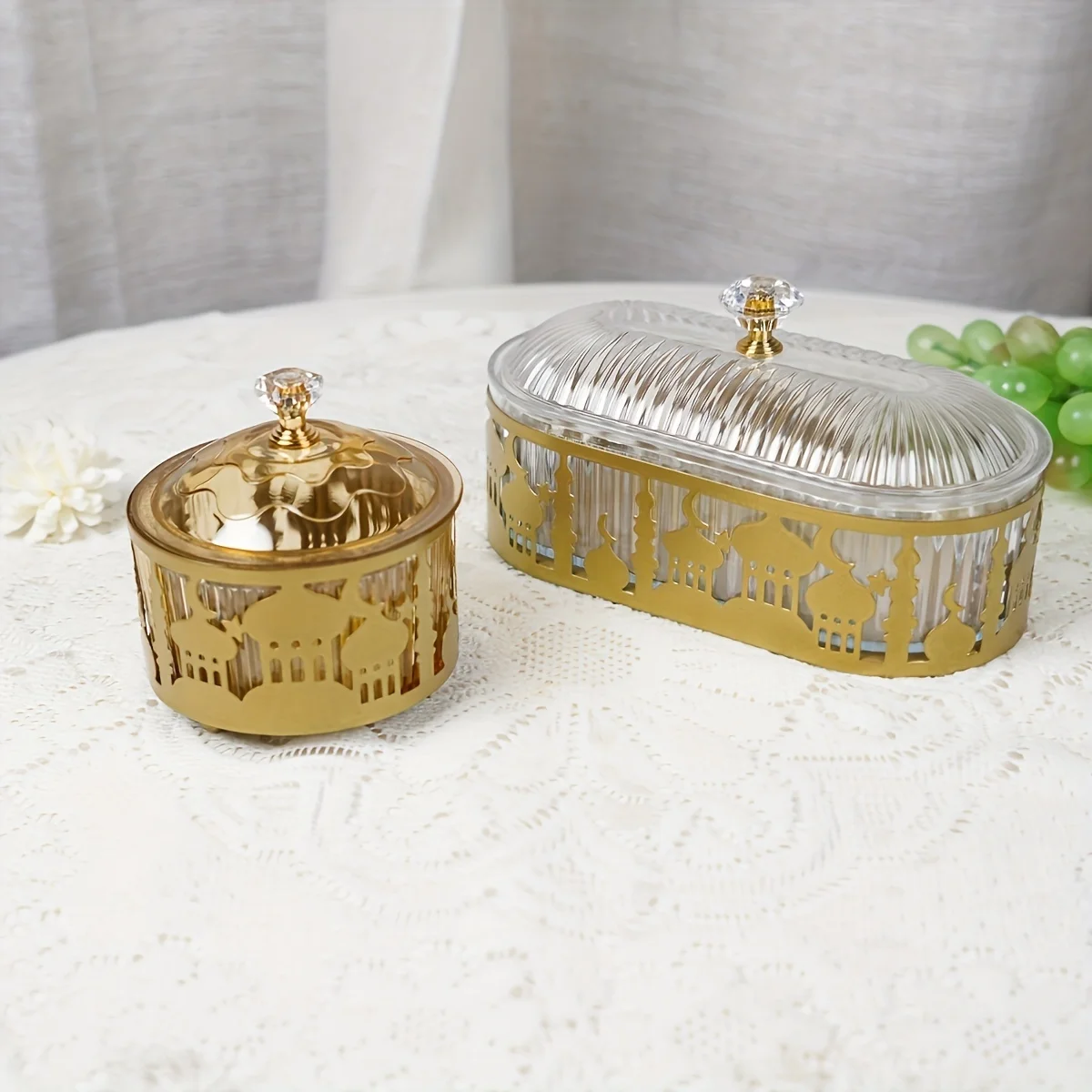 1 Elegant Round Metal Month Rack Set, Oval Castle Pattern Carved Box, With Painted Surface, Multifunctional Desktop Decoration,
