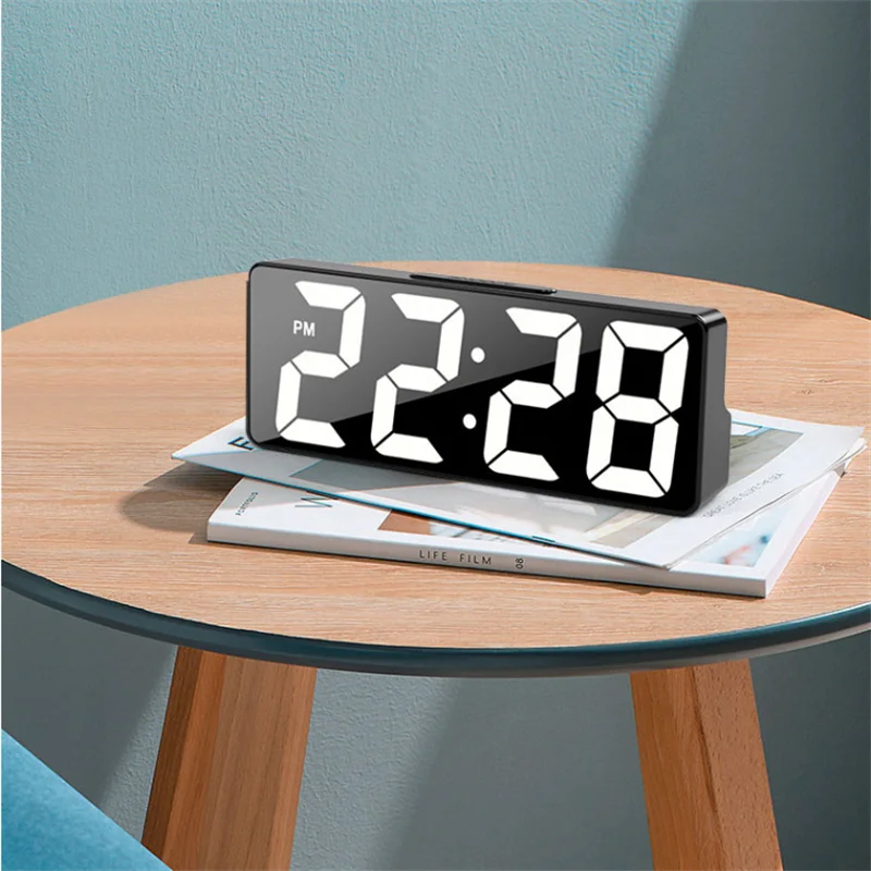 

LED Digital Alarm Clock Rechargable Table Clock with Temperature Display Snooze Adjustable Brightness 12/24 Hours for Bedroom