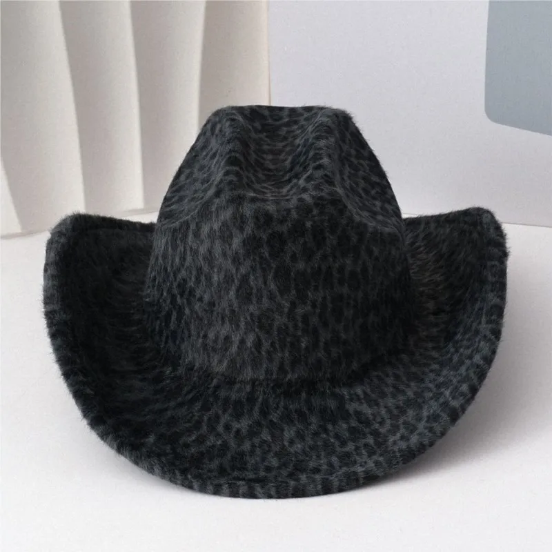 Top hats for both men and women personalized fashionable