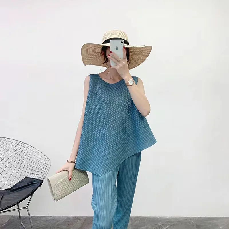 

YUDX Miyake Pleated T Shirt for Women Summer Sleeveless Loose Irregular Vest Casual Solid O-neck Basic Stretch Tank Top Clothing