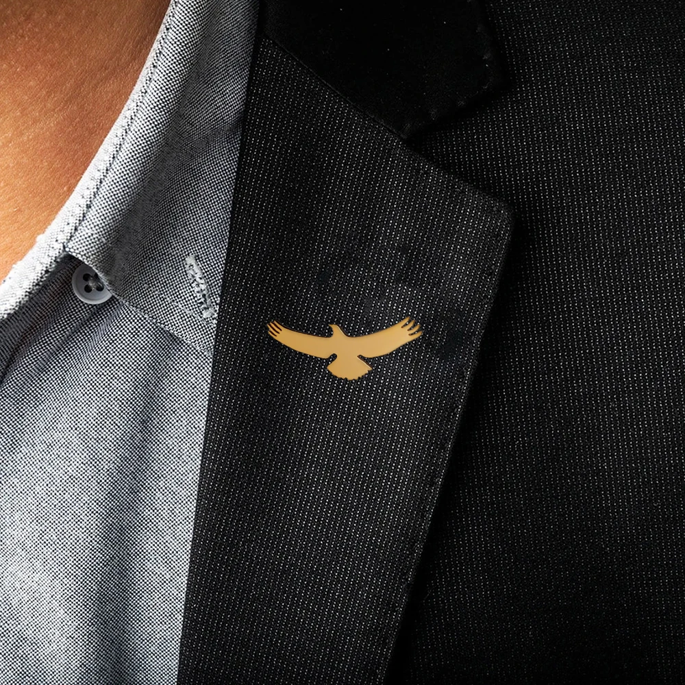 Vintage Flying Eagle Lapel Pin Gold Plated Stainless Steel Brooch Badge For Men Suit Backpack Animal Enthusiast Jewelry Gift