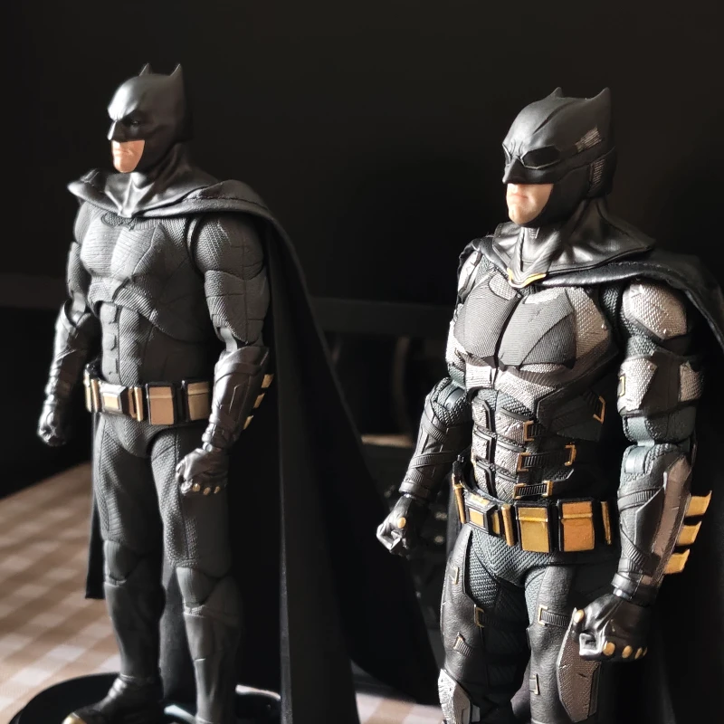 

Hot Toys 1/9 Scale Bruce Wayne Batman Tactical Batsuit Action Figure Justice League Detective Comics Armored Toy for Children