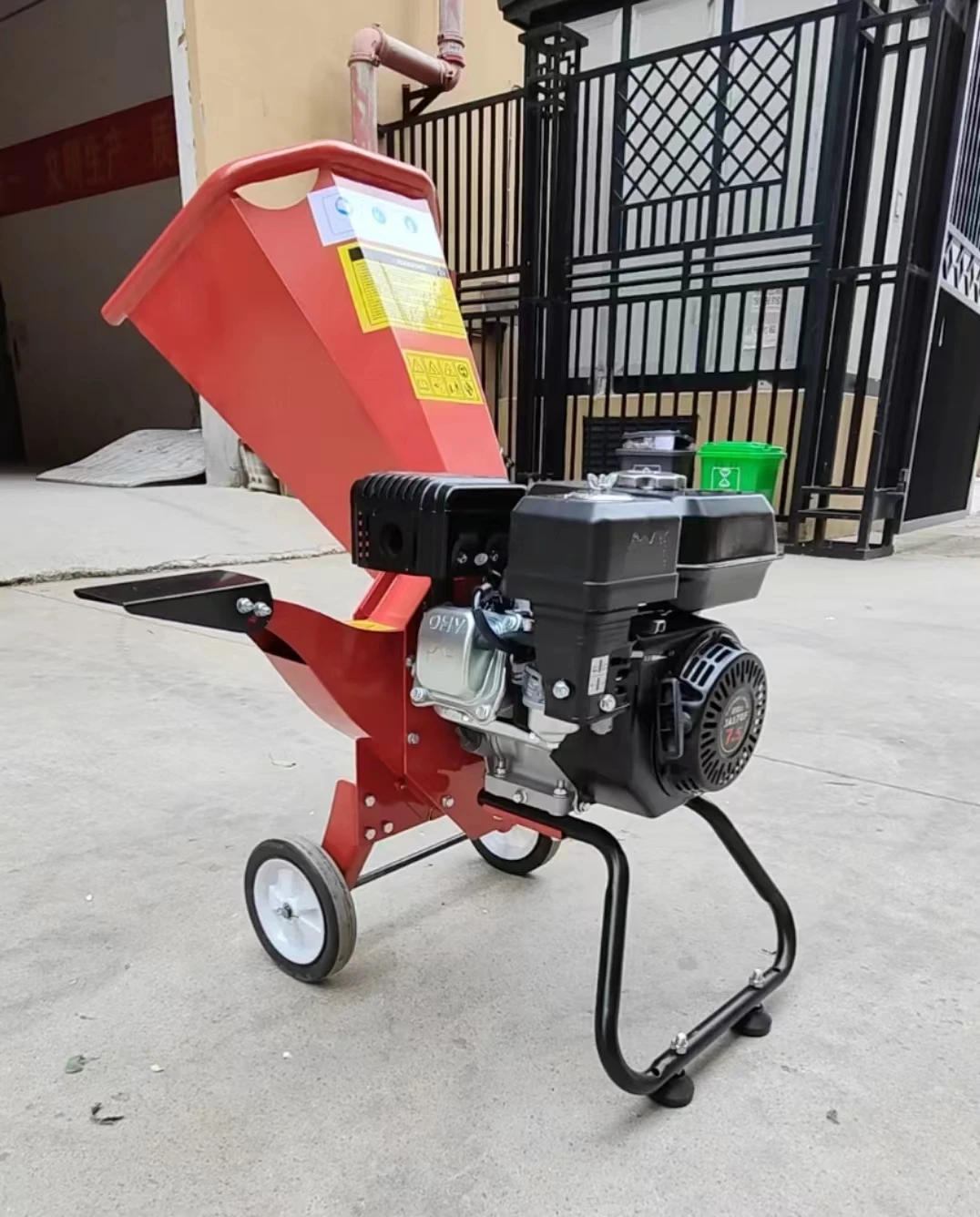 Agriculture and Forestry Wood Processor Mobile Agricultural Machinery for Straw Garden Branch Shredder Crusher Wood Chipper