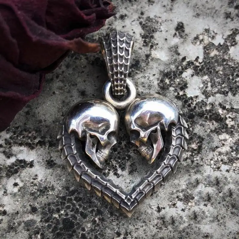 Gothic Double Skull Heart Pendant Necklace for Men Women Retro Personality Metal Pendant Couple Jewelry Gift