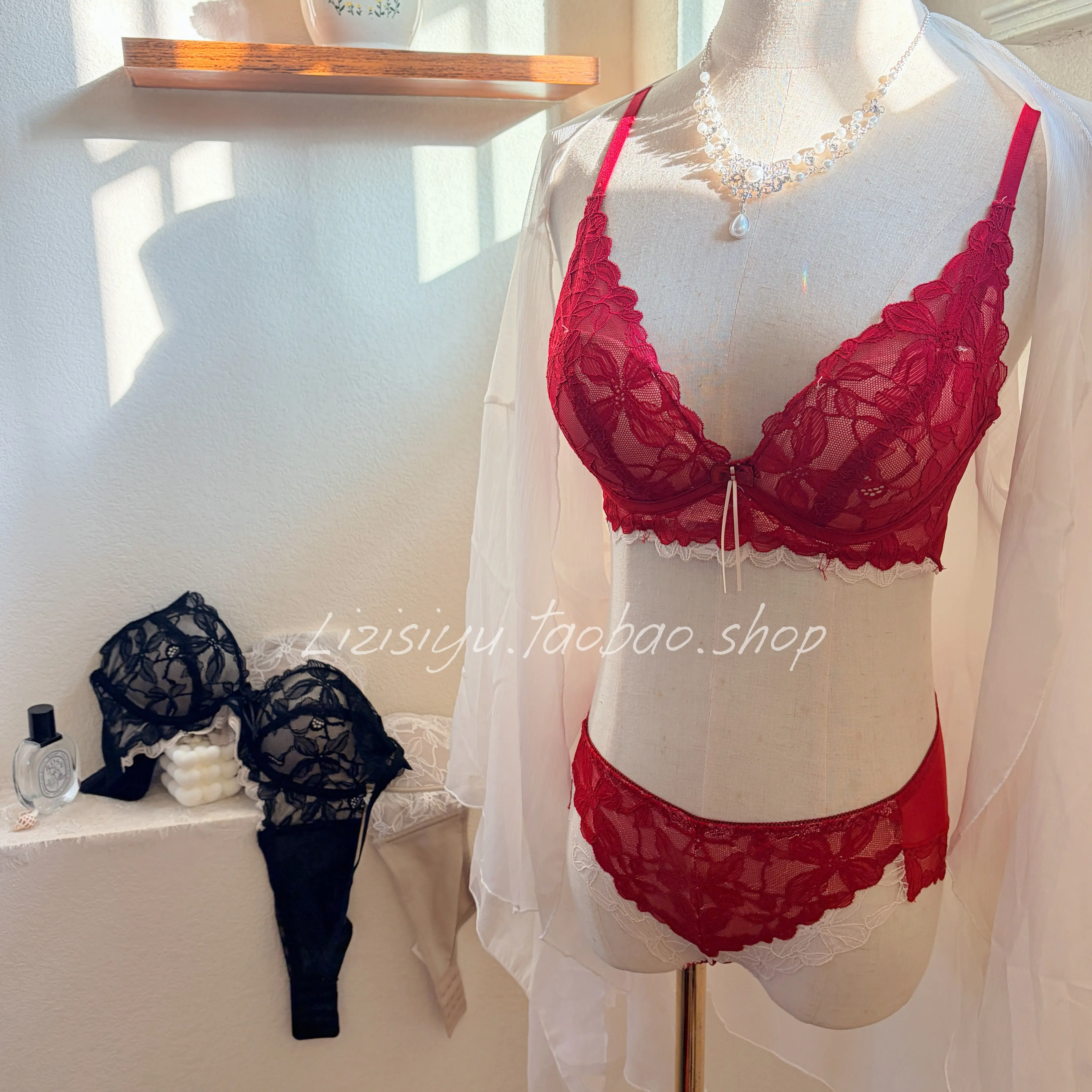 

Очаровательный комплект нижнего белья Ruby Allure • Французский стиль • Кружевной комплект с эффектом пуш-ап для небольшой груди • Без косточек • С боковой поддержкой