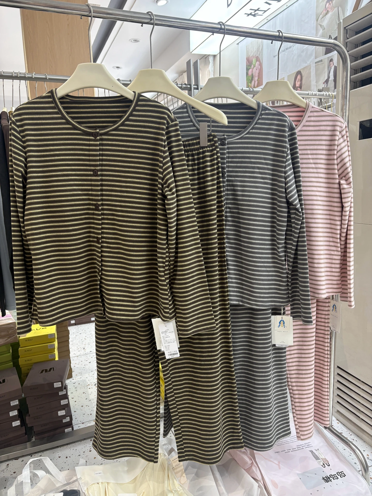 women's-autumn-winter-sleepwear-set-soft-mixed-material-long-sleeve-casual-comfortable-home-clothes-with-chest-pad