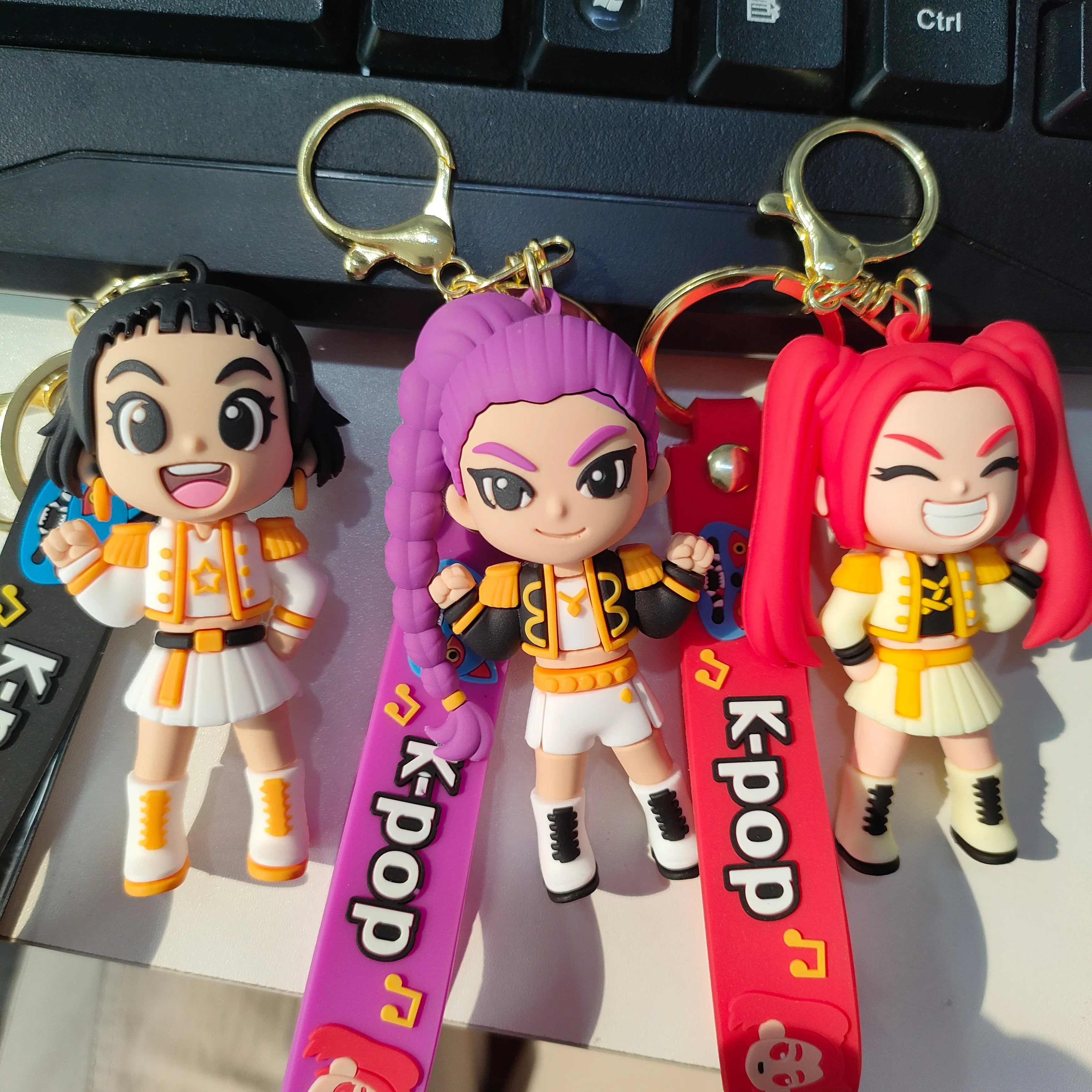 Porte-clés K-pop mignon de style dessin animé, breloque de sac anime, accessoire créatif pour le quotidien et cadeau d'anniversaire
